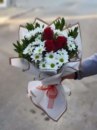 3 Gül ve Beyaz Papatya Buketi, Altıntaş çiçek gönder