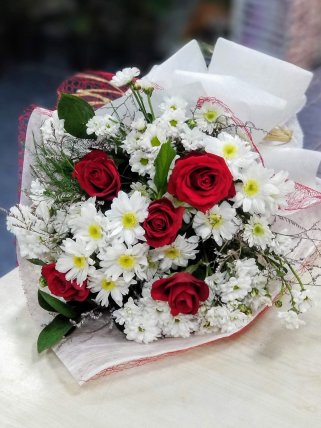 5 Gül ve Papatyalar Buketi, Altıntaş çiçek siparişi