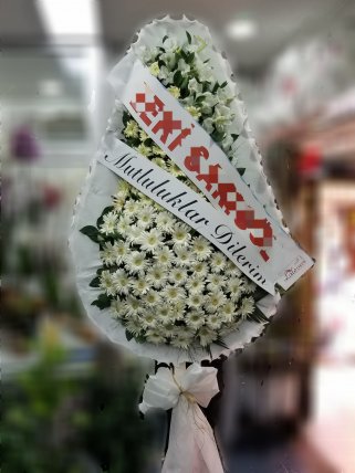 Beyaz Çiçekli Çelenk