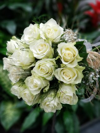 Beyaz Düş Gül Buketi, Kütahya Altıntaş çiçek siparişi