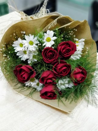 Güller ve Krizantem Papatya