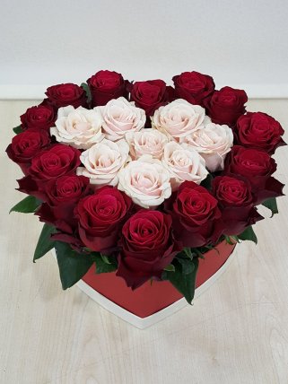 Kalp Kutuda Kırmızı Beyaz Güller, Altıntaş Çiçekçi