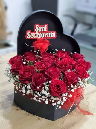 Kalp Kutuda Kırmızı Güller, Kütahya Altıntaş çiçek siparişi