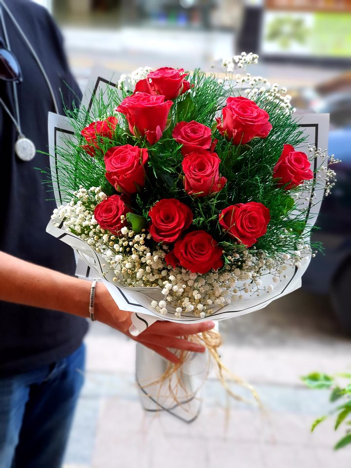 12 Gül Buketi, Altıntaş çiçek gönder