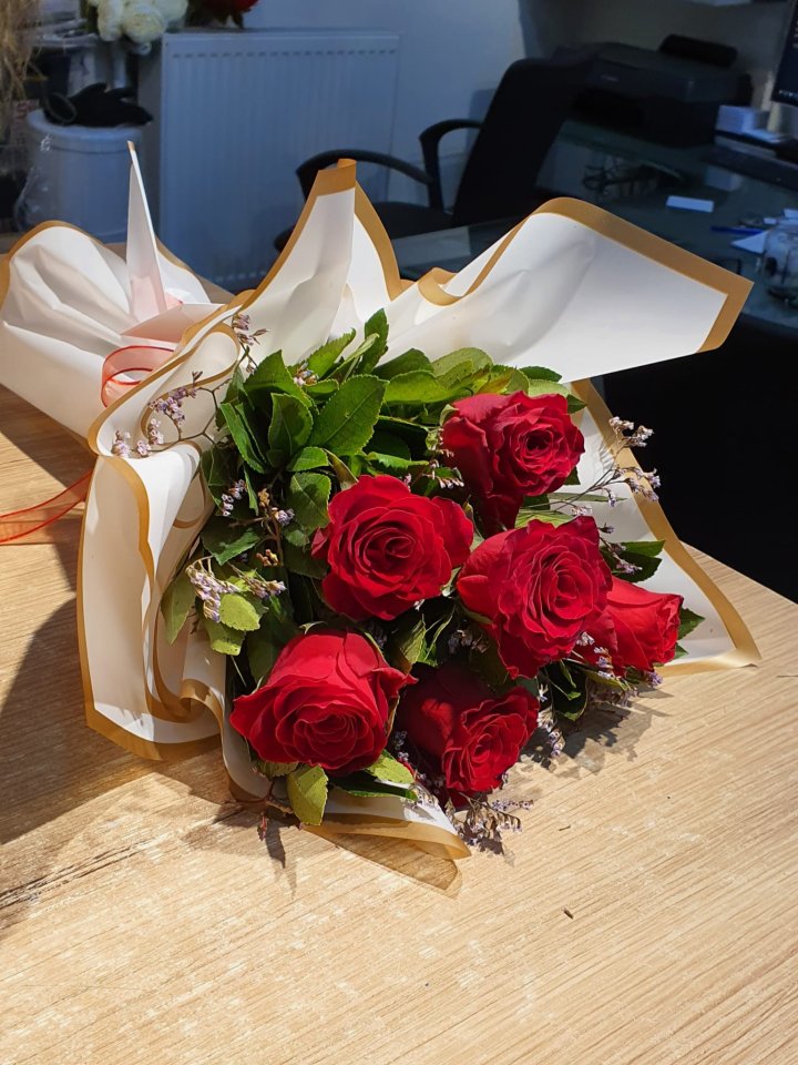 6 Adet Kırmızı Gülden Buket