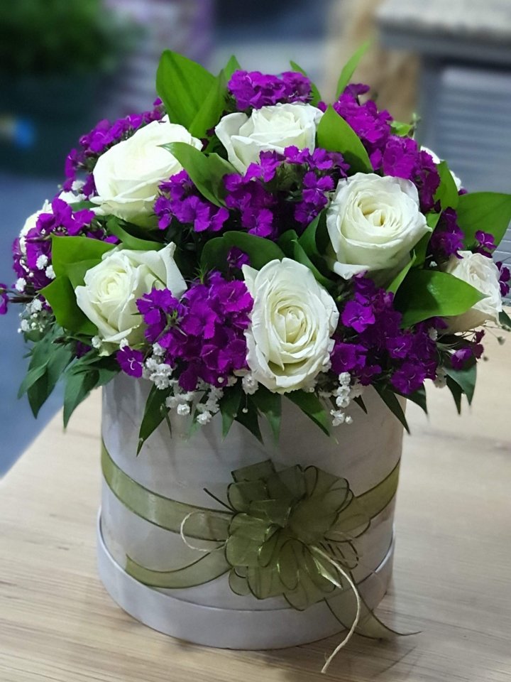 Beyaz Gül ve Hüsnü Yusuf Aranjmanı, Altıntaş çiçek gönder