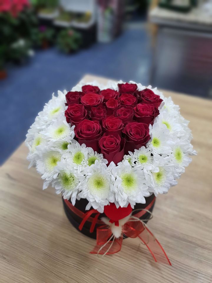 Kalbim Sana Ait Gül Aranjmanı, Altıntaş Çiçekçi