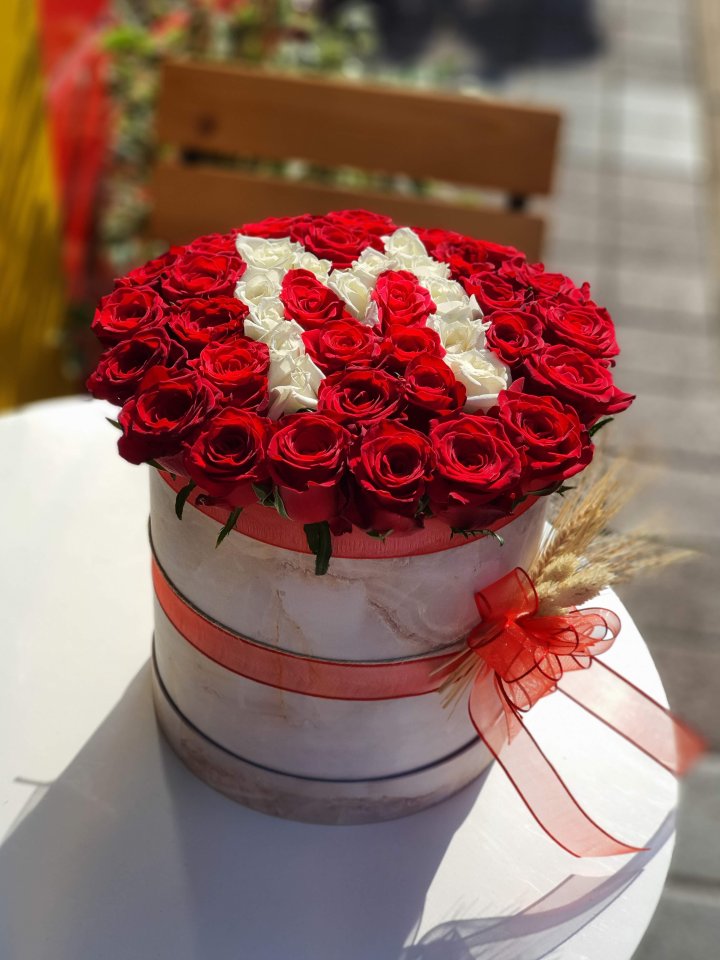 Kutuda Baş Harf Gül Aranjman, Kütahya çiçek siparişi