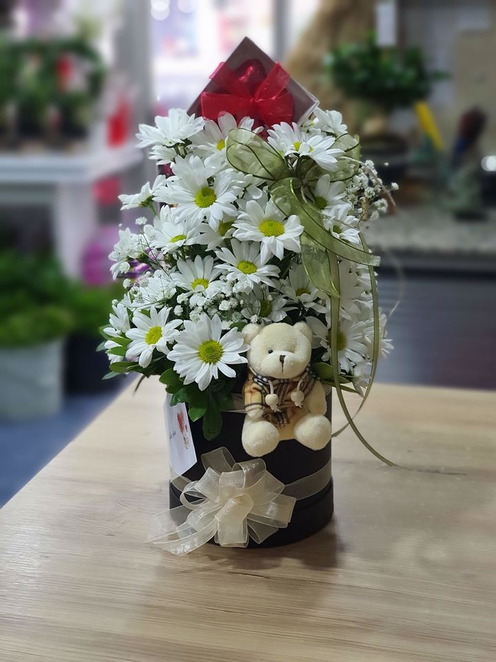 Kutuda Beyaz Krizantem Aranjmanı