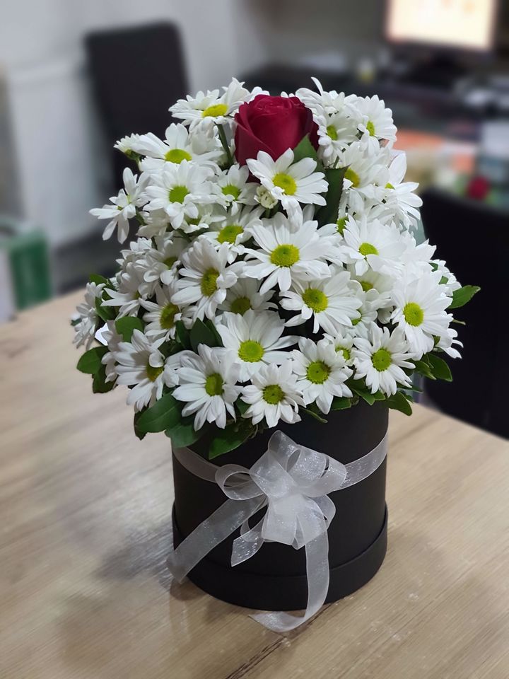 Kutuda Beyaz Papatya Aranjmanı, Altıntaş Çiçekçi