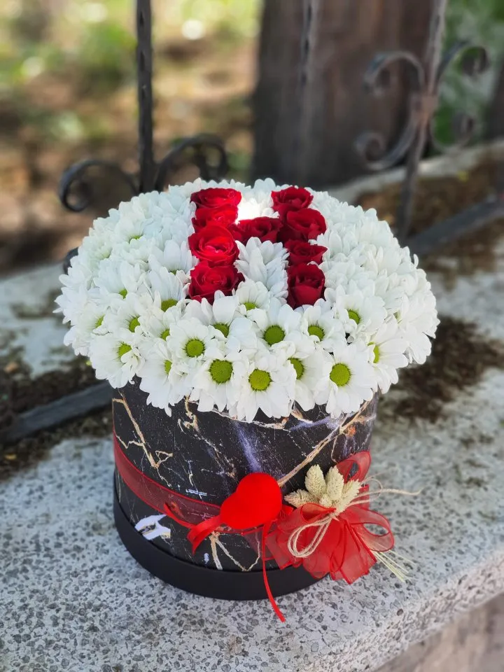 Papatya İçinde Harf 