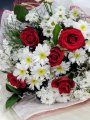 Çiçekçi - 5 Gül ve Papatyalar Buketi